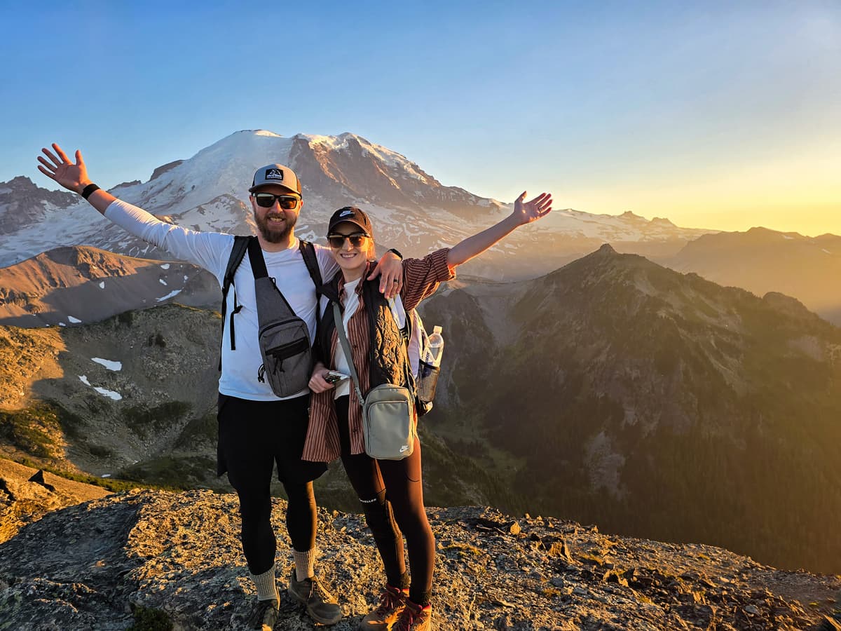 Jessie and Bri at Mt Rainier